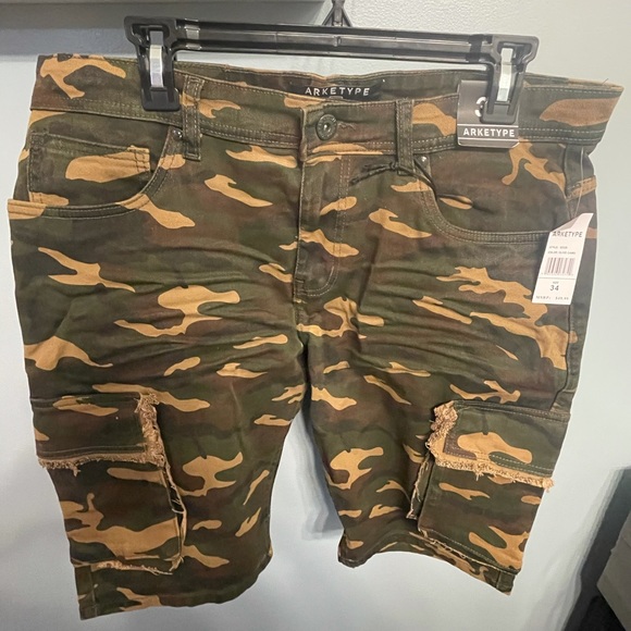 Men’s Arketype Camo Cargo Shorts - Size 34🔥 - Picture 1 of 4